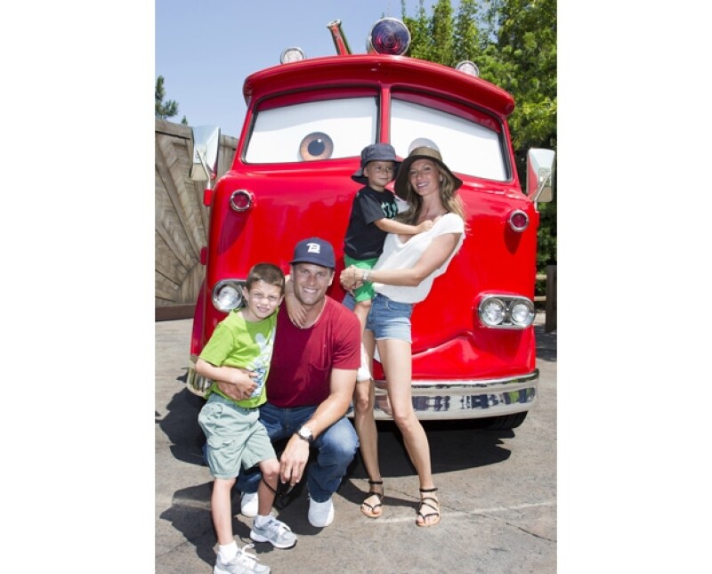 La modelo brasileña disfrutó un día entero en Disney acompañada de Tom y los hijos de ambos.