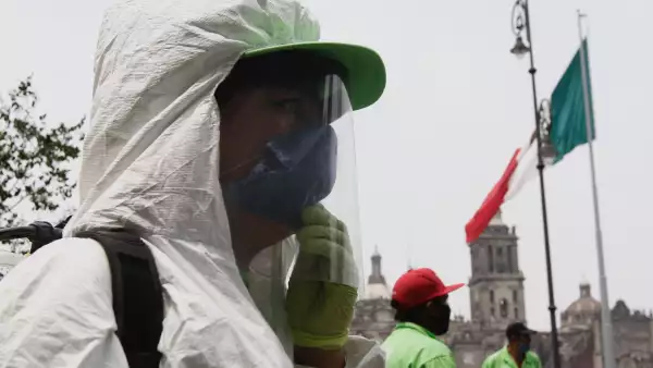 Sanitización en las inmediaciones del Zócalo