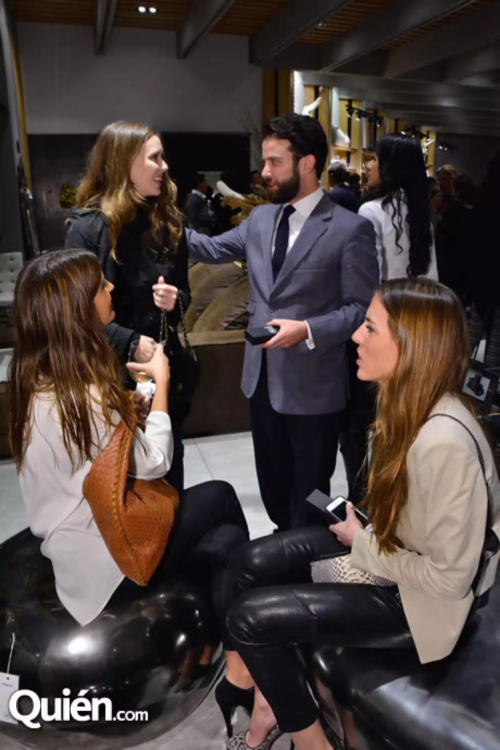Casilda Fernández,Alexis Braun,Daniela Sánchez Navarro,Gonzalo Sánchez Navarro. Sentadas,Carla Sánchez Navarro Ma Andrea Muriel.