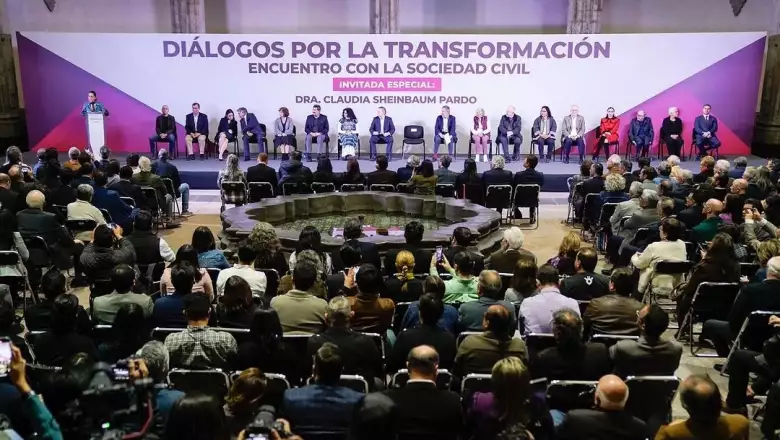 Claudia Sheinbaum presenta a su equipo de campaña