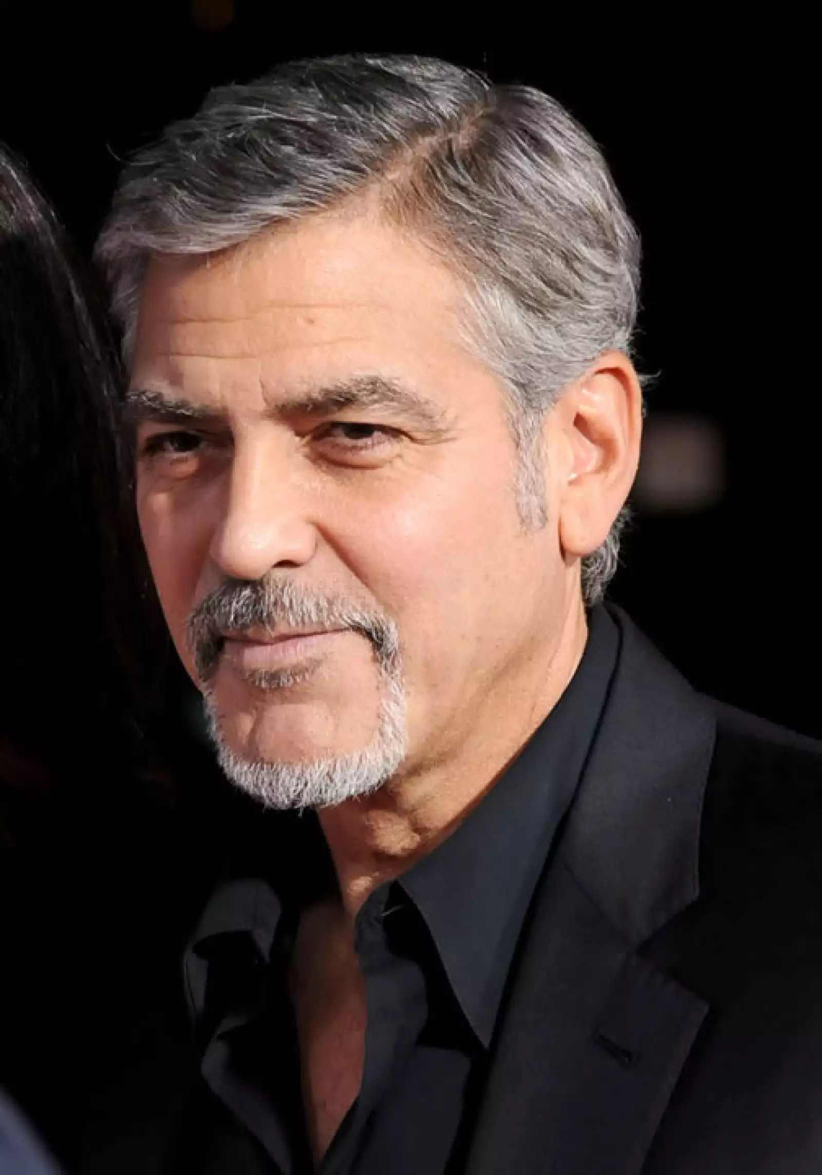 Con su nuevo look, George Clooney, 54, podría ser el Mr. Claus que todas esperamos que llegue en Navidad.