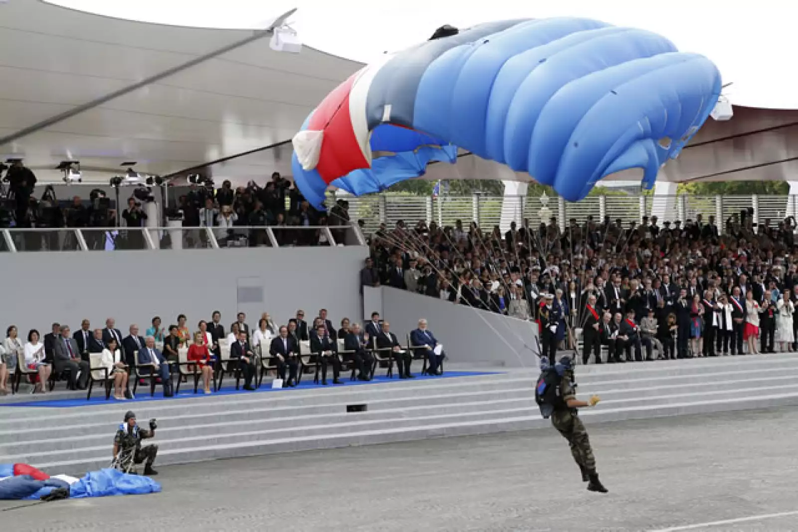 Desfile militar por el Día de la Bastilla en París.