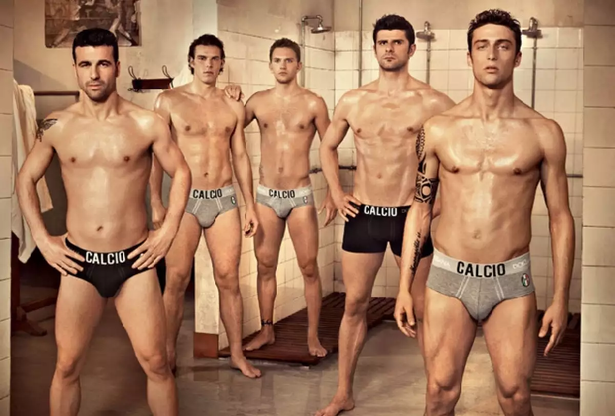 El fotógrafo Mariano Vivanco fue el encargado de fotografiar a un selecto grupo de jugadores italianos de futbol soccer, para la campaña Calcio underwear 2010.