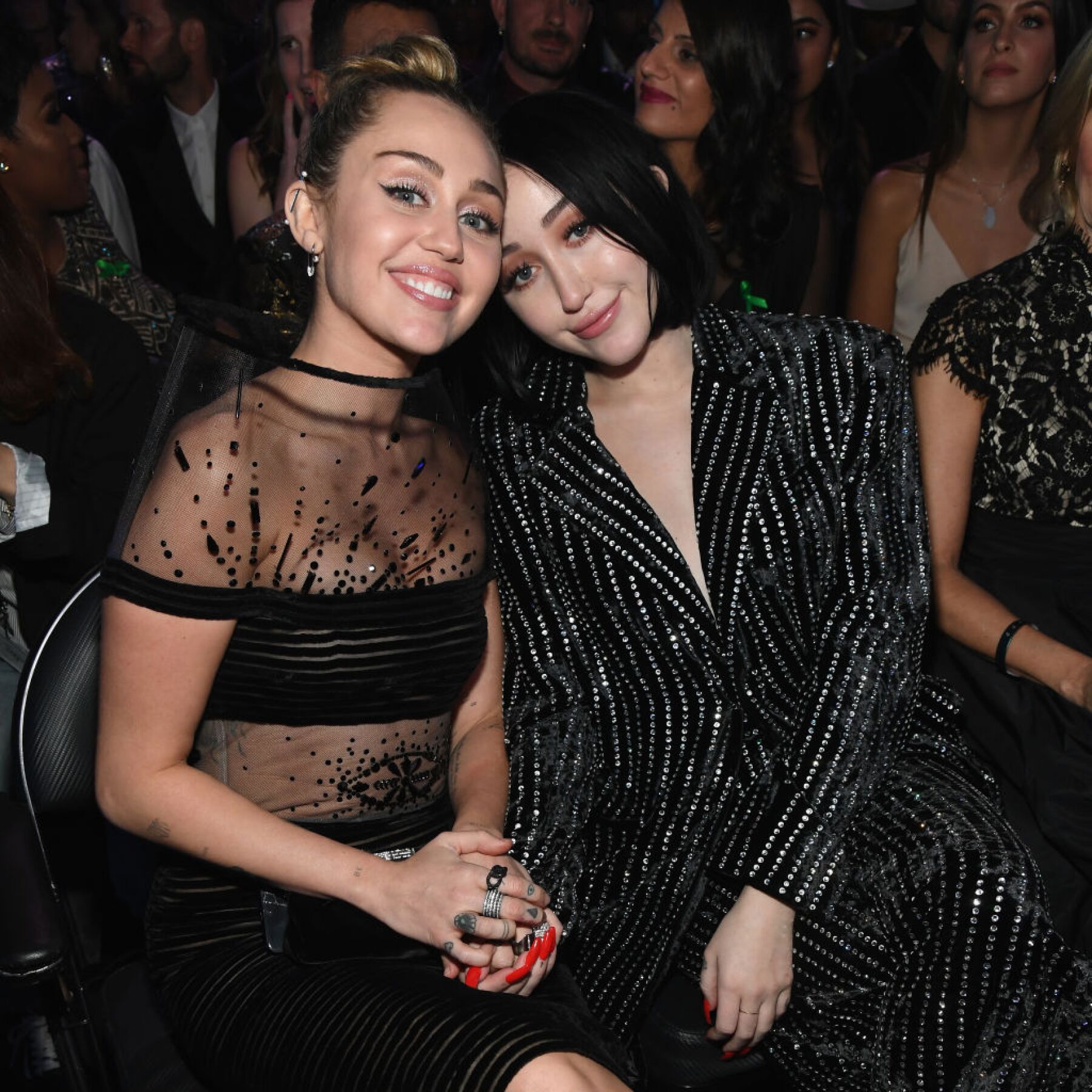 La dura infancia de la hermana menor de Miley Cyrus La dura infancia de la hermana menor de Miley Cyrus