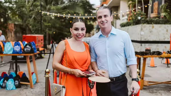 CARMEN MALA CARA Y CRIS RAGER.jpg