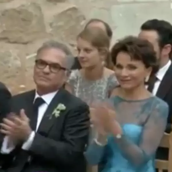Los orgullosos y emotivos papás del novio, Álvaro Dávila y Pati Chapoy.