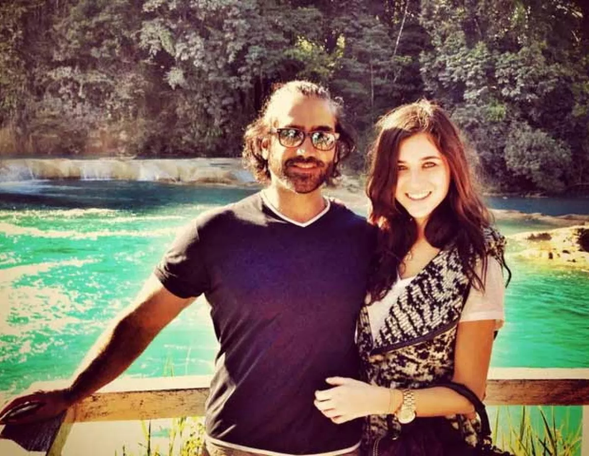 El Potrillo es 20 años mayor que Karla Laveaga, pero han formado una pareja muy estable.