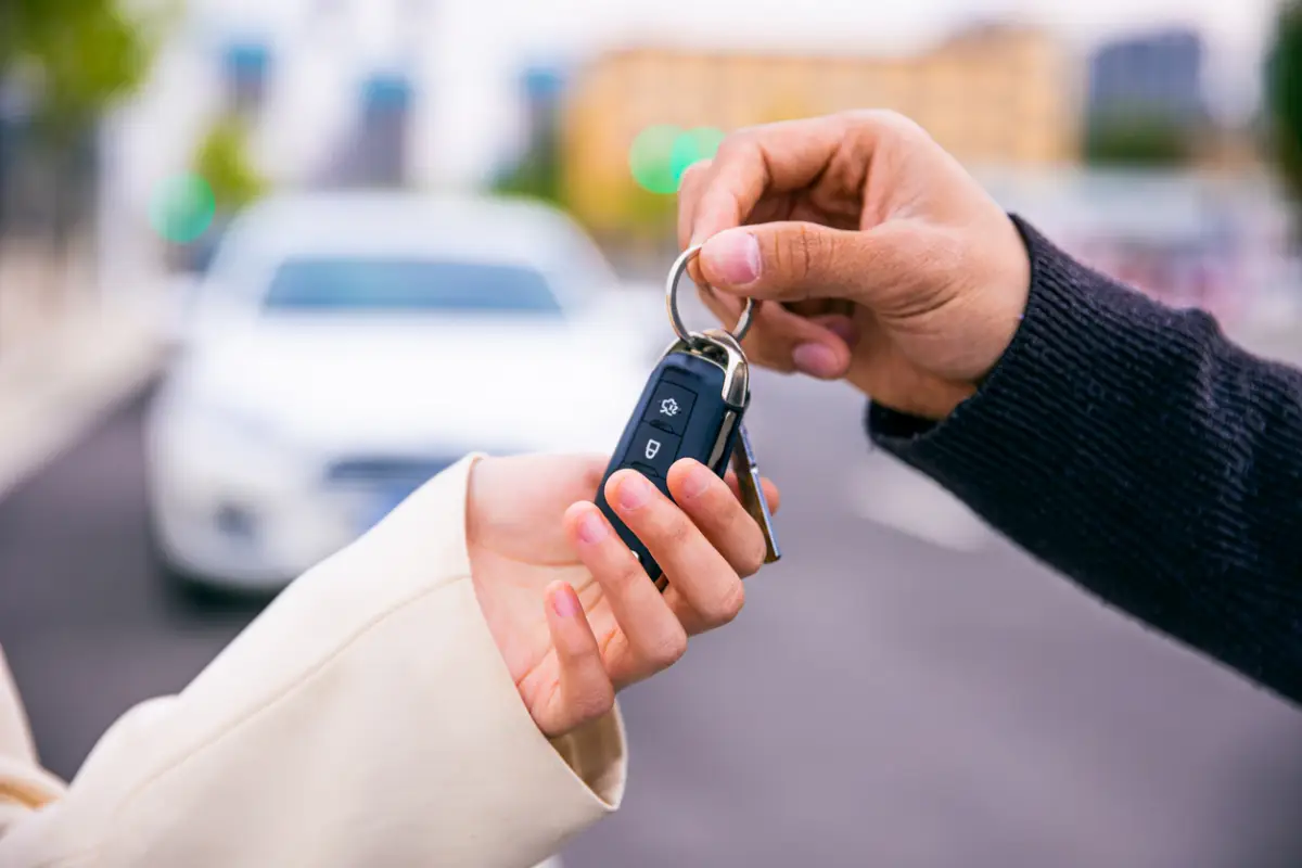 ¿Quiéres vender tu auto por Facebook? Piénsalo dos veces antes de hacerlo