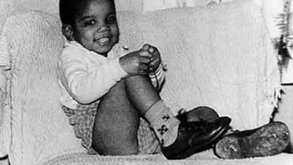 1961. Tres años.