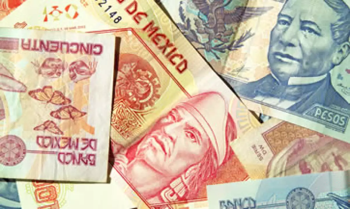 En ventanillas bancarias, el dólar se ubica en 16.40 pesos a la venta. (Foto: shutterstock.com)