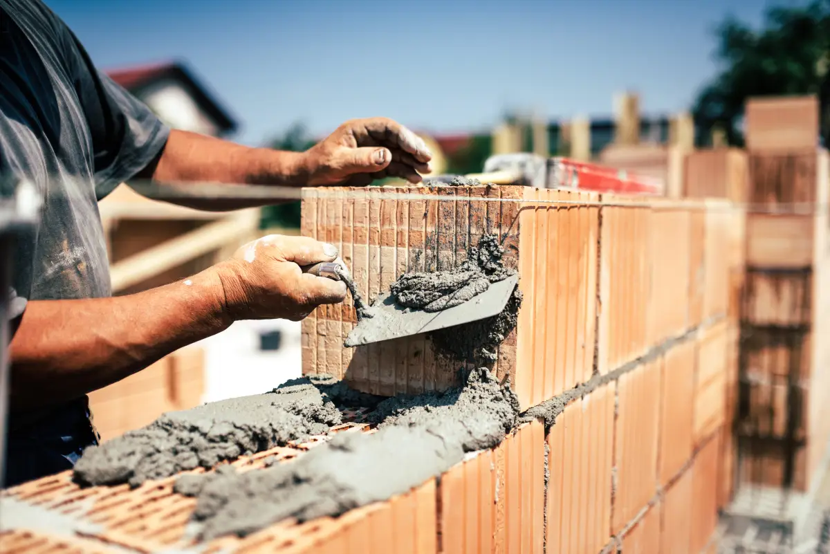 Así es como los decretos de Donald Trump amenazan la construcción de vivienda en México