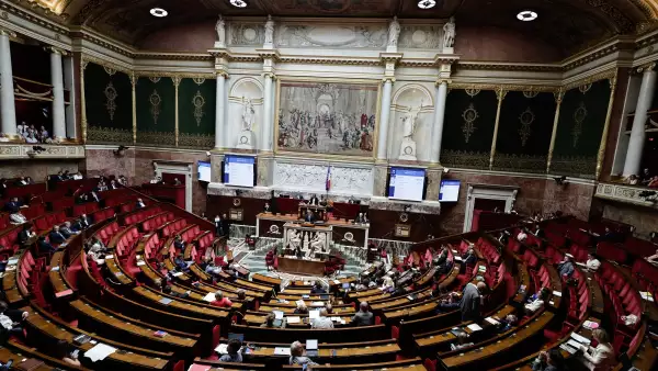 El diputado y ponente de Les Demócratas, Philippe Vigier, se dirige a los diputados durante la sesión de examen de la votación sobre el proyecto de ley de muerte asistida en la Asamblea Nacional, cámara baja del parlamento de Francia en París, el 15 de julio de 2026. Francia se acercará a unirse a las filas de los países que garantizan el derecho a la muerte asistida, después del largo viaje hacia la adopción de un controvertido proyecto de ley.