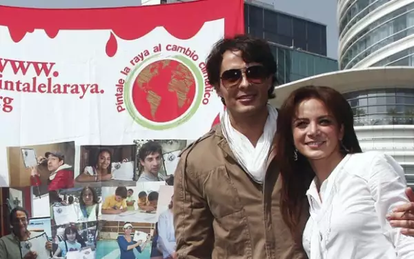 La actriz, acompañada de Adrián Alonso, desea hacer conciencia sobre el cambio climático.