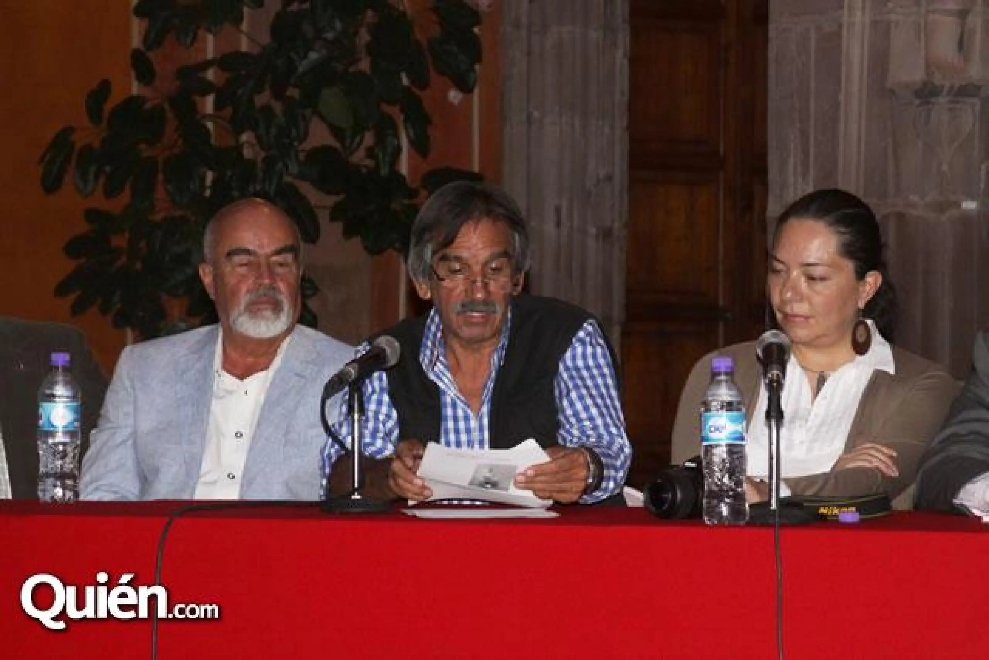 Luis Montes de Oca presenta libro