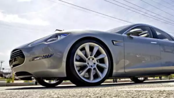 El automóvil de lujo de Tesla es un producto más que los bitcoines pueden comprar. (Foto: Getty Images)