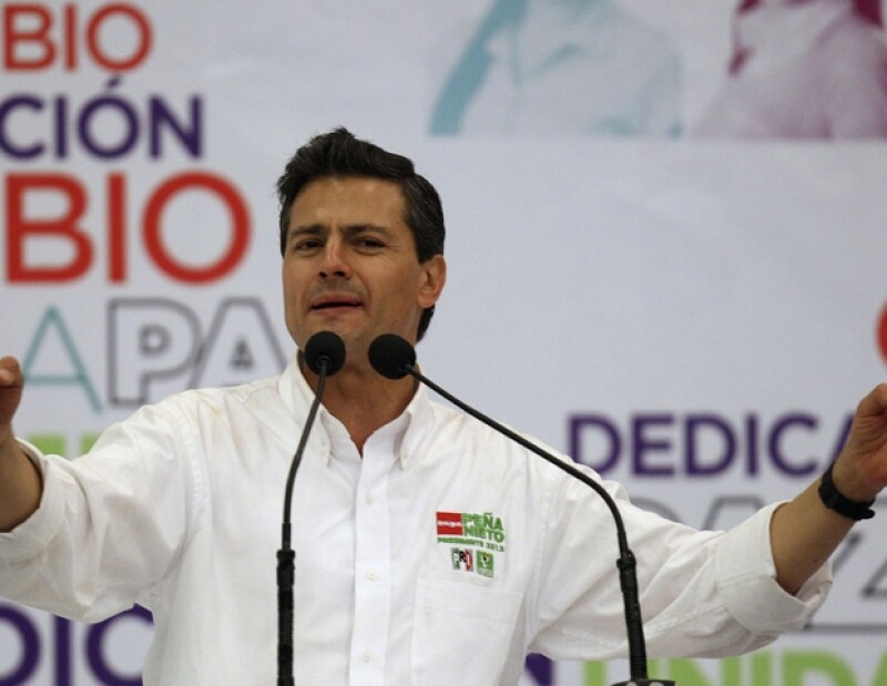 Enrique Peña Nieto tomó con humor las críticas que recibió después de la FIL de diciembre del 2011.