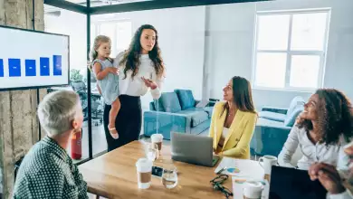 Trabajando juntas. Colaboremos exitosamente entre mujeres sin hijos y con hijos
