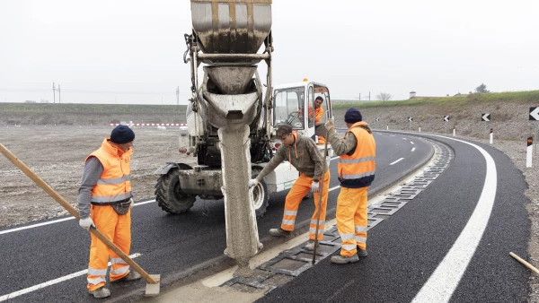 La carretera de Aleatica que carga coches por inducción