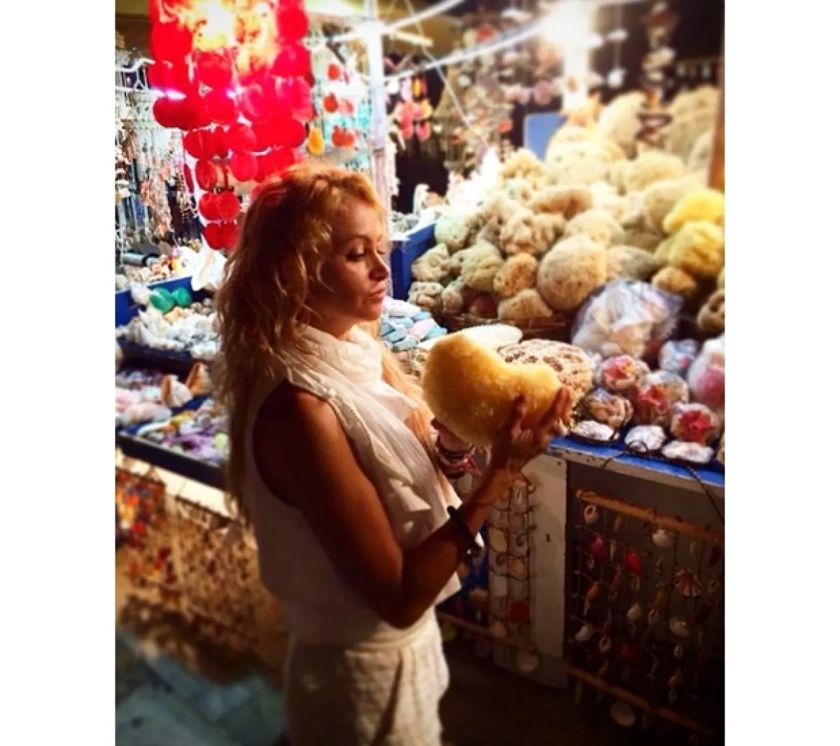 `Comprando esponjas del mar mediterráneo, uno de mis favoritos´, expresó Paulina.