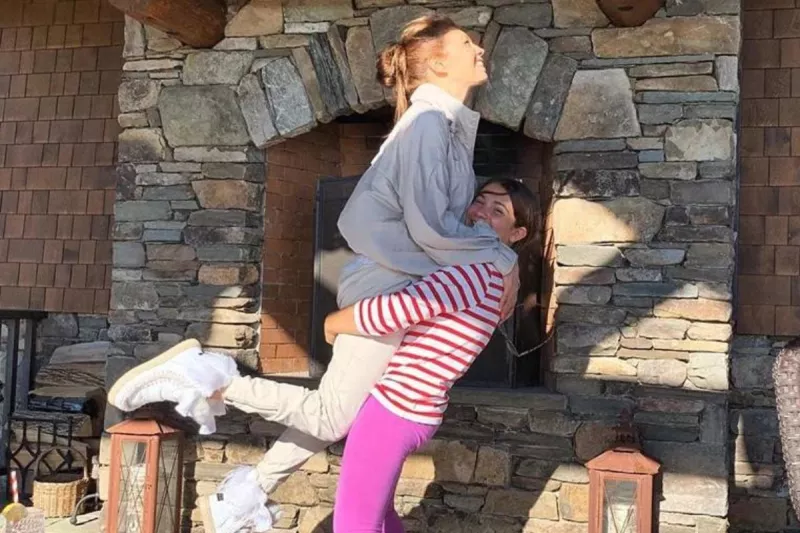 Thalia y Sabrina Sakaë