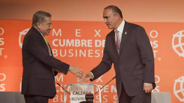 El presidente y fundador de México Cumbre de Negocios escuchó a los ponentes de la primera sesión disertar sobre la economía de Estados Unidos y Europa.