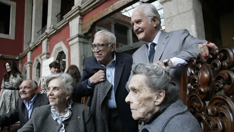El Escritor Mexicano Carlos Fuentes Entre La Alegria Y La Tragedia