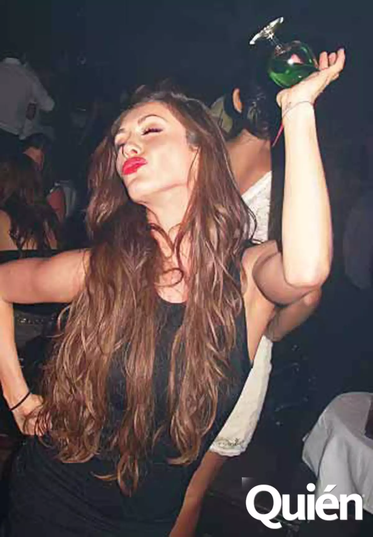 Anahí bailando en el Baby.