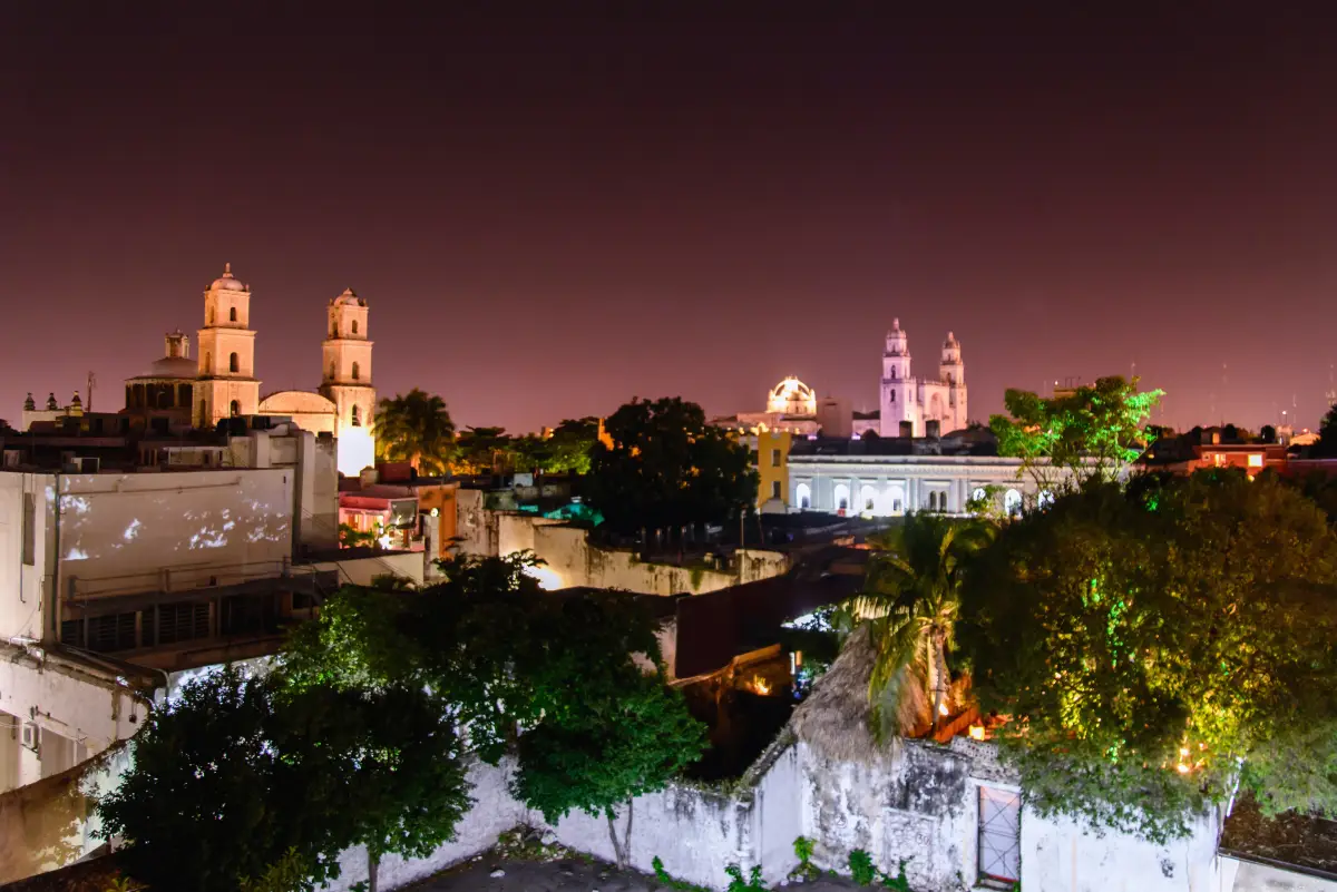 Mérida at night.
