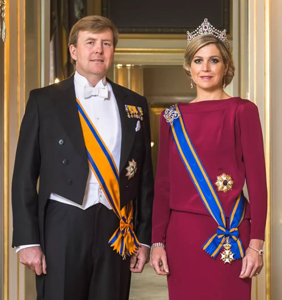 Los miembros de las diferentes casas reales tienen que portar una banda conocida en inglés como “sash” a cada evento oficial que tengan. Pero ¿cómo es que funcionan estas bandas? y ¿qué significan?