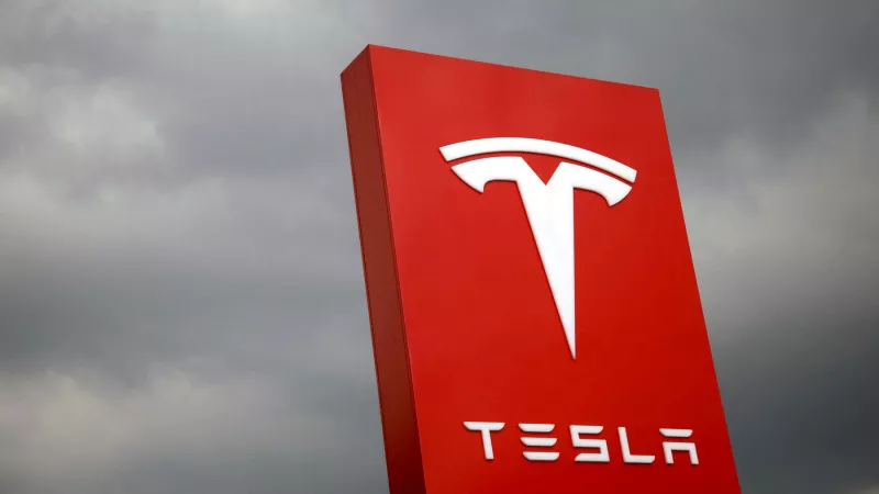 Las acciones de Tesla y Alphabet caen tras mediocres resultados trimestrales