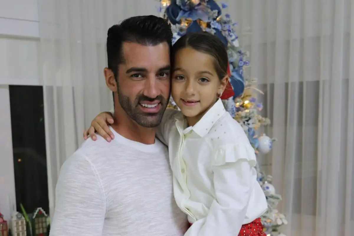 Toni Costa y su hija Alaïa