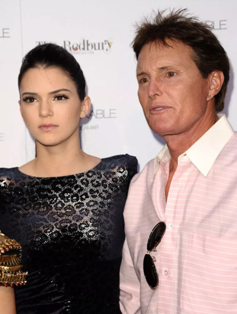 Durante el roast de Justin Bieber, Kendall se tomó la oportunidad de hablar sobre la transición de su padre en backstage, donde confesó cuánto ama a su padre sin importar su género.