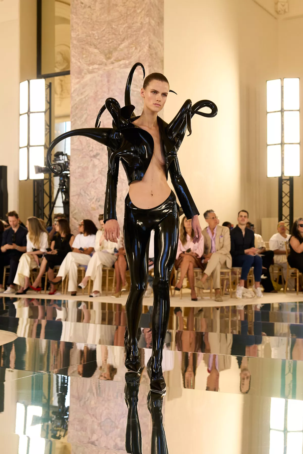 Schiaparelli HC PO F26 010.jpg