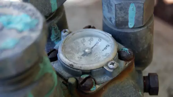 Gas