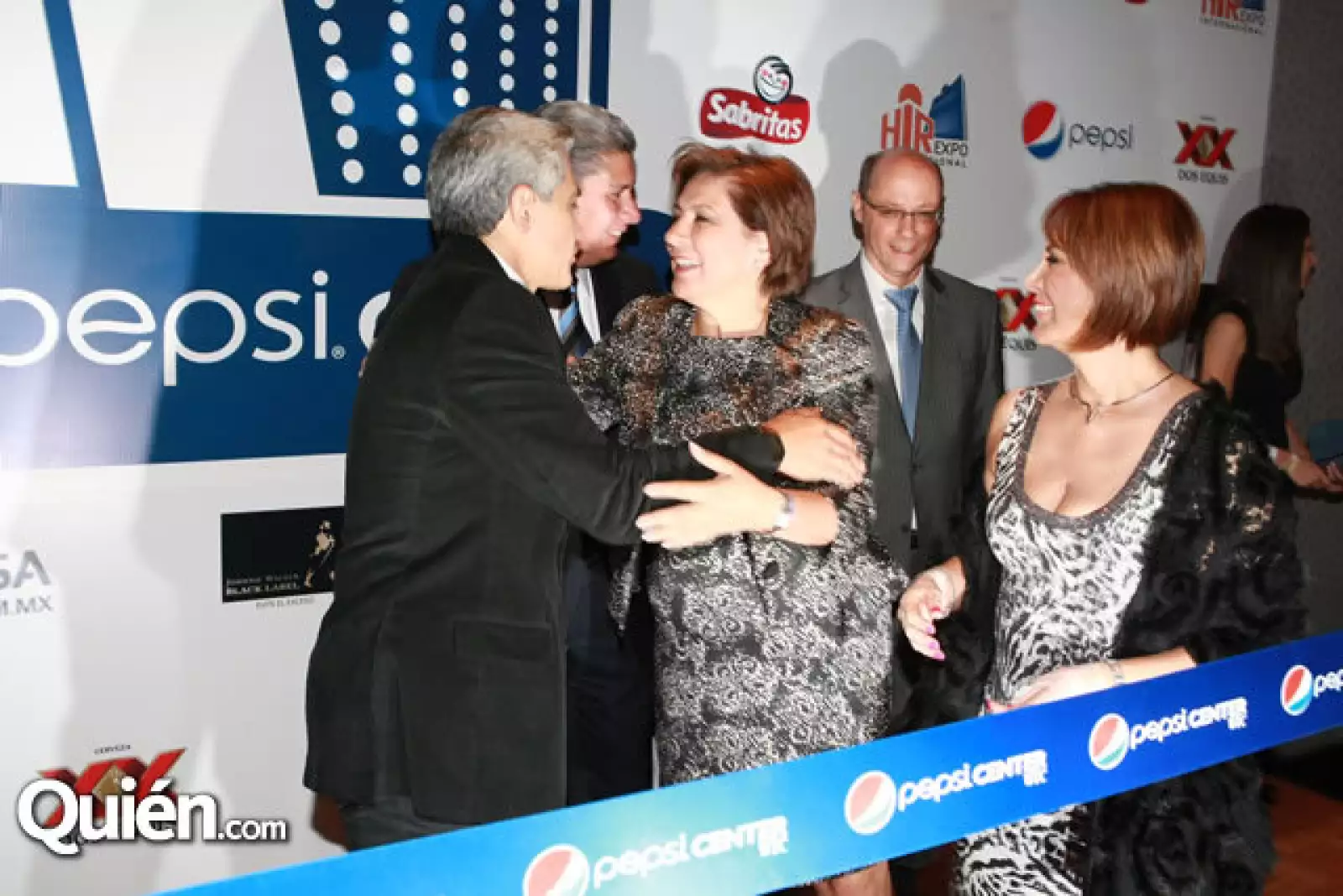 Miguel Ángel Mancera e Isabel Miranda de Wallace previo al corte de listón.