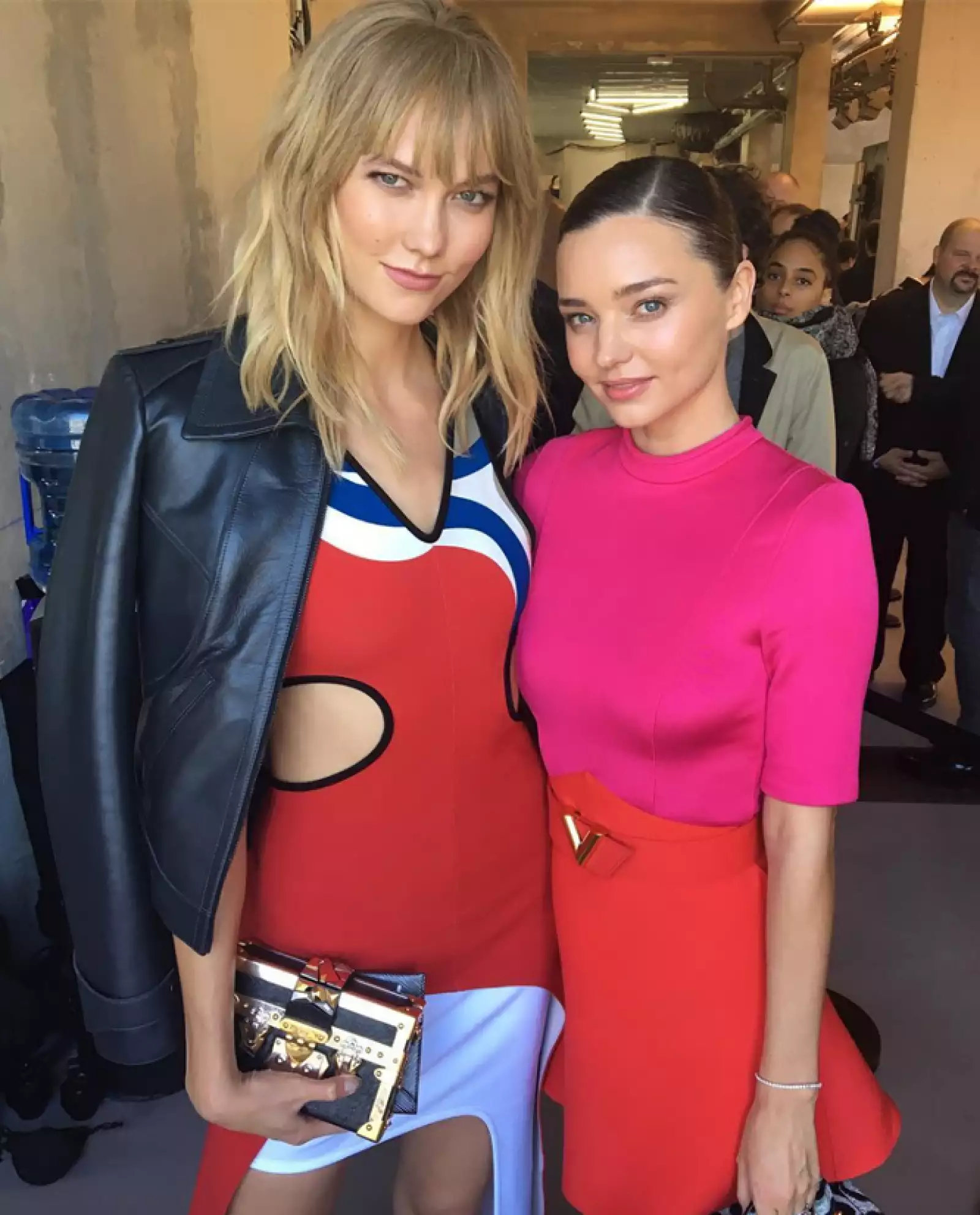 Karlie Kloss y Miranda Kerr en el desfile de LV