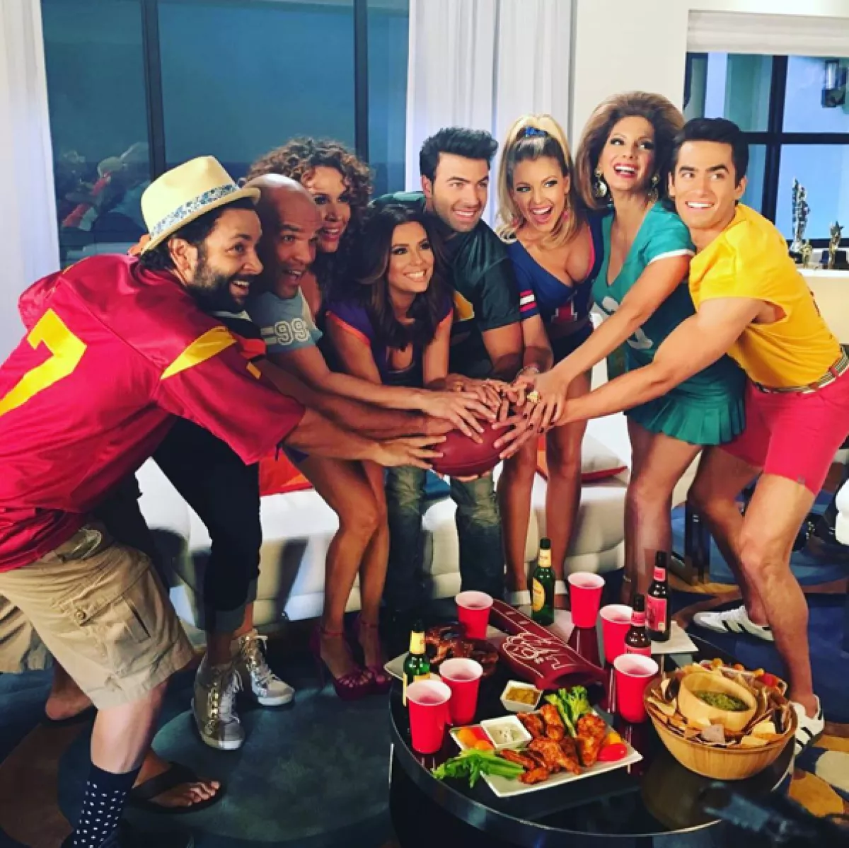 En compañía de los actores de su show, Telenovela.