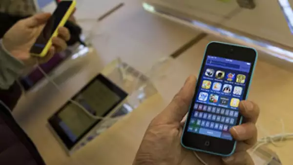 El iPhone de uno de los atacantes de San Bernardino es objeto de investigación en un caso de terrorismo (Foto: Reuters/Archivo)