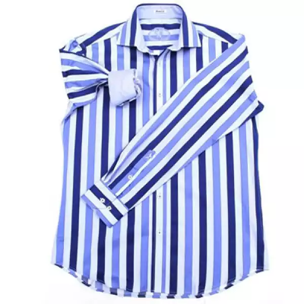 Si tu camisa es rayada, es importante que la combines con una corbata en tonos de una de las rayas.