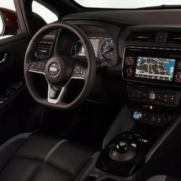 Nissan Leaf 2018 (c)