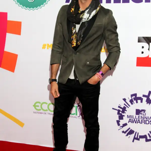 Sin duda, Gonzalo García Vivanco fue de los mejores vestidos del evento con un blazer con excelente fit, unos jeans negros y un foulard logró un look efortless chic.