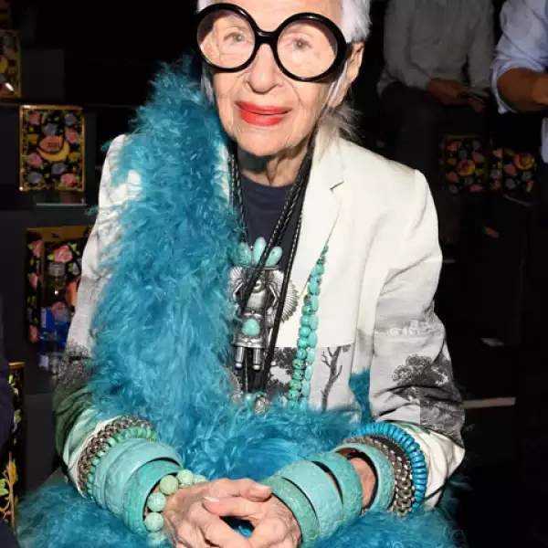 Iris Apfel en Del Pozo, después la vimos en Anna Sui.