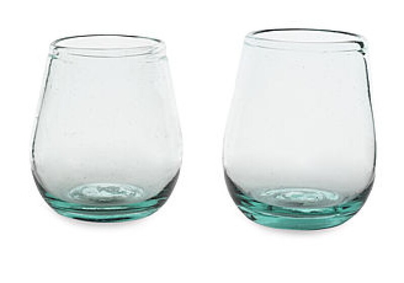 La firma de Brooklyn UncommonGoods fabrica vasos a partir de parabrisas. (Foto: Especial)
