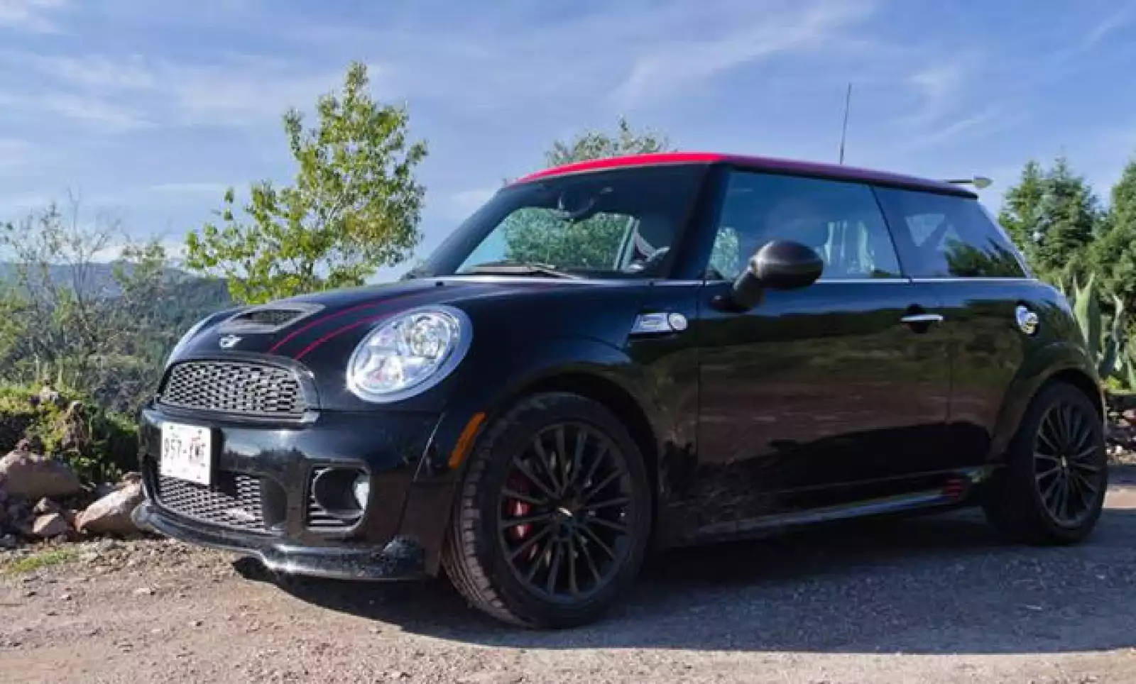 El Mini John Cooper Works Devil llegará a las concesionarias Mini antes que finalice el año, a un precio no revelado por la automotriz.