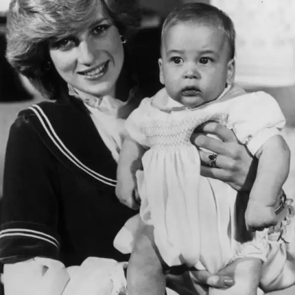 Príncipe Guillermo, 2º en la línea de sucesión. Nos queda claro que Guillermo salió a su madre pero poco a poco ha hecho notar uno que otro rasgo parecido a Carlos.