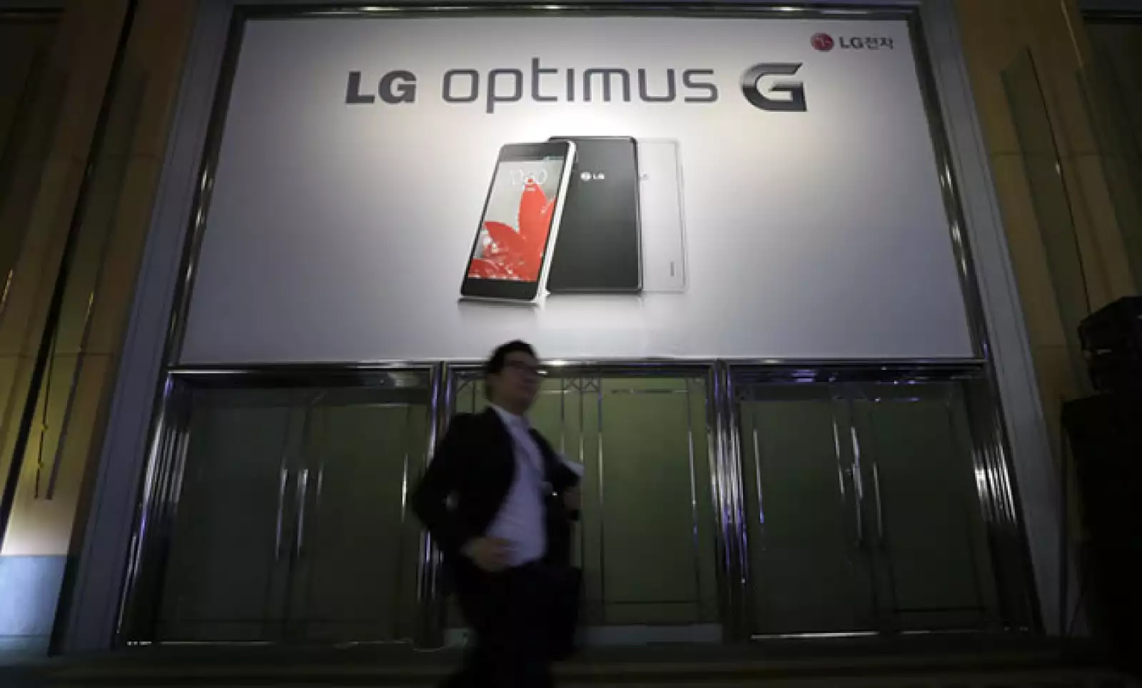 LG lanzará la próxima semana su celular Optimus G con la esperanza de que el nuevo teléfono le ayude a revivir su negocio de aparatos inteligentes.