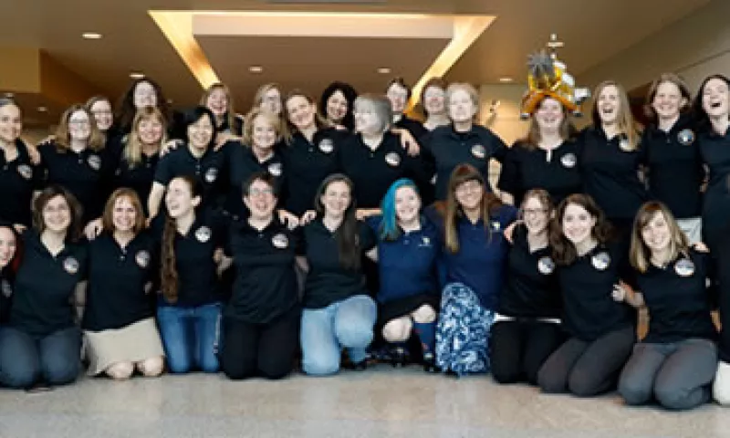 Las mujeres del equipo, fotografiadas a tres días del acercamiento a Plutón (Foto: Cortesía/NASA )