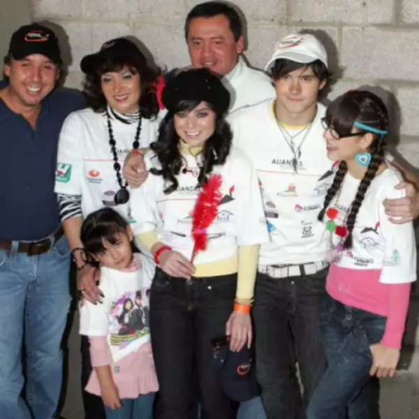 Y el que aprovechó para la foto del recuerdo fue el gobernador de Hidalgo, Miguel Osorio, que reunió a casi todos para la imagen.
