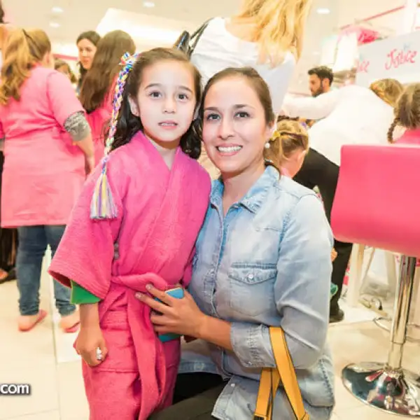 Ana Loya y Regina Garfio