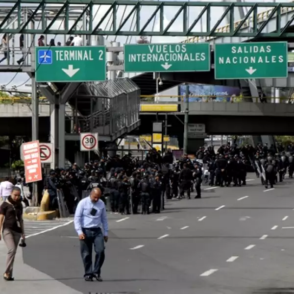 bloqueo maestros aeropuerto 1